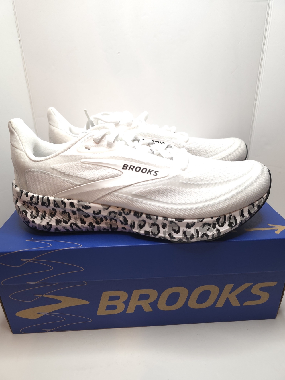 Brooks Revel 9 Shoes White/Ultimate Grey/Blk Leopard 1204891B132 NIB Size 10W